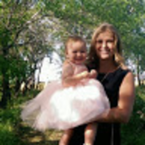 Meet your Posher, Nicole - Picture 1 of 1